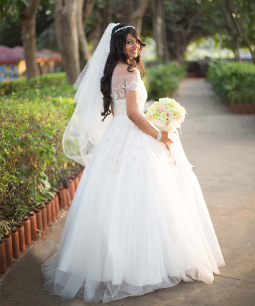 Chapel Length Wedding Veil, Simple Raw Edge Bridal Veil, White / Ivory –  One Blushing Bride Custom Wedding Veils